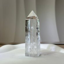 将图片加载到图库查看器，Clear Quartz Point Tower 白水晶单尖六棱柱
