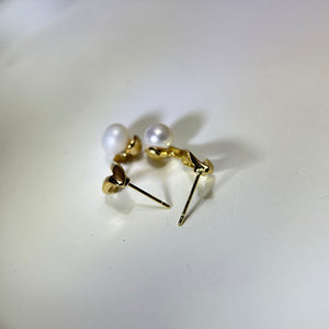 14K Gold Filled White Freshwater Pearl Earrings 白色淡水珍珠14K注金耳钉