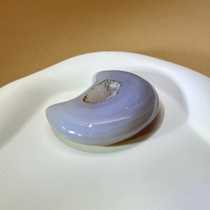 White Agate Moon 白玛瑙月牙