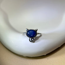 将图片加载到图库查看器，Blue Kyanite Cat Adjustable Ring 蓝晶石镶嵌小猫活口戒指
