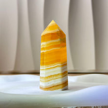 将图片加载到图库查看器，Calcite Point Wand 方解石单尖六棱柱
