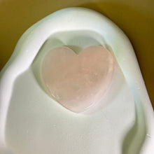 Load image into Gallery viewer, Rose Quartz Love Heart 粉水晶爱心
