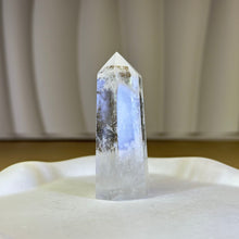 将图片加载到图库查看器，Clear Quartz Point Wand 白水晶单尖六棱柱
