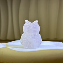 Load image into Gallery viewer, Rose Quartz Night Owl 粉水晶猫头鹰
