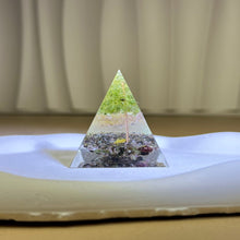 将图片加载到图库查看器，Rainbow Tourmaline Peridot Resin Orgonite Tower 彩虹碧玺橄榄枝滴胶奥根塔
