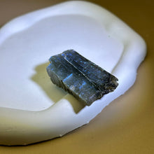 Load image into Gallery viewer, Labradorite Slice Stone 拉长石灰月光石切片原石
