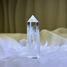 将图片加载到图库查看器，Clear Quartz Point Tower 白水晶单尖六棱柱
