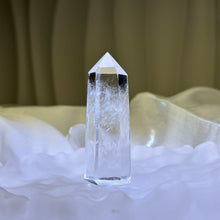 将图片加载到图库查看器，Clear Quartz Point Tower 白水晶单尖六棱柱
