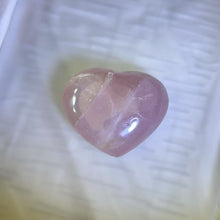 Load image into Gallery viewer, Rose Quartz Love Heart 粉水晶爱心
