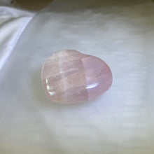 Load image into Gallery viewer, Rose Quartz Love Heart 粉水晶爱心
