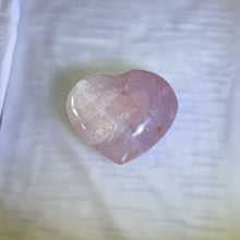 Load image into Gallery viewer, Rose Quartz Love Heart 粉水晶爱心
