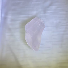 Load image into Gallery viewer, Rose Quartz Free Form Shape 粉水晶随型
