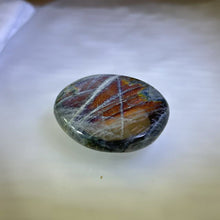 Load image into Gallery viewer, Labradorite Free Form Shape 拉长石随型
