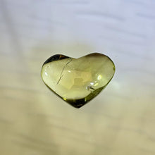 Load image into Gallery viewer, Citrine Love Heart 黄水晶爱心
