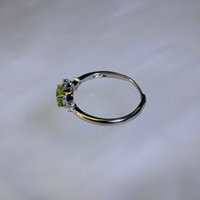 Load image into Gallery viewer, Peridot Heart Adjustable Ring 橄榄石爱心活口戒指
