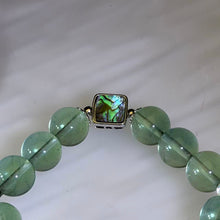 Load image into Gallery viewer, Green Fluorite Pāua Shell Bracelet 绿色萤石鲍贝手串
