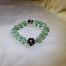 Load image into Gallery viewer, Green Fluorite Pāua Shell Bracelet 绿色萤石鲍贝手串
