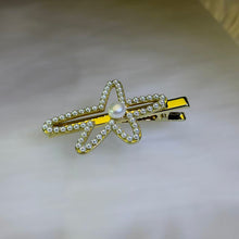 Load image into Gallery viewer, Freshwater Pearl Star Hair Clip 白色淡水珍珠星芒发夹
