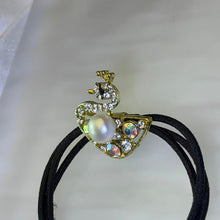 Load image into Gallery viewer, Freshwater Pearl Swan Elastic Hair Tie 白色淡水珍珠天鹅弹力发圈
