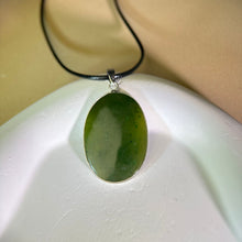 将图片加载到图库查看器，Green Nephrite Pendant Necklace 和田玉青玉吊坠项链
