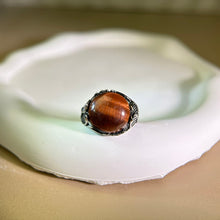 Load image into Gallery viewer, Red Tiger&#39;s Eye Adjustable Ring 红色虎眼石镶嵌活口戒指
