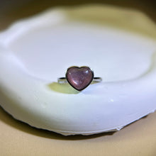 将图片加载到图库查看器，Purple Lepidolite Love Heart Adjustable Ring 紫锂云母爱心镶嵌活口戒指
