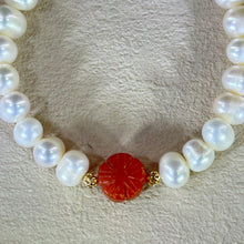 将图片加载到图库查看器，White Freshwater Pearl Carnelian Flower Beads Bracelet 白色淡水珍珠南红玛瑙花珠手串
