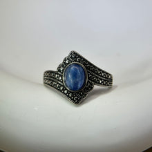 将图片加载到图库查看器，Blue Kyanite Adjustable Ring 蓝晶石镶嵌活口戒指
