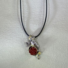 将图片加载到图库查看器，Red Jasper Blossom Parrot Pendant Necklace 红色阿拉善玛瑙牡丹花镶嵌鹦鹉吊坠项链
