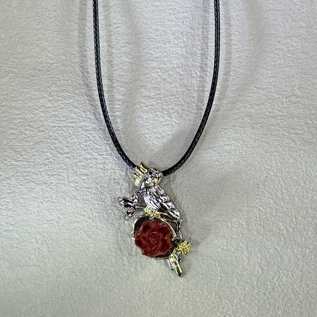 Red Jasper Blossom Parrot Pendant Necklace 红色阿拉善玛瑙牡丹花镶嵌鹦鹉吊坠项链