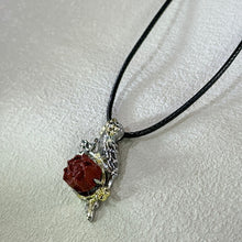 将图片加载到图库查看器，Red Jasper Blossom Parrot Pendant Necklace 红色阿拉善玛瑙牡丹花镶嵌鹦鹉吊坠项链
