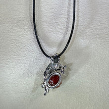 Load image into Gallery viewer, Red Jasper Blossom Parrot Pendant Necklace 红色阿拉善玛瑙牡丹花镶嵌鹦鹉吊坠项链
