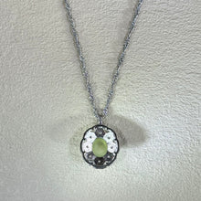 Load image into Gallery viewer, Green Prehnite Pendant 绿色葡萄石镶嵌吊坠
