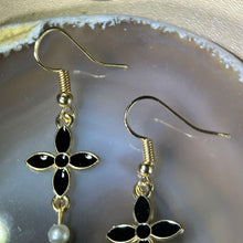 Load image into Gallery viewer, 14K Gold Filled Onyx Earrings 黑玛瑙14K注金耳钩
