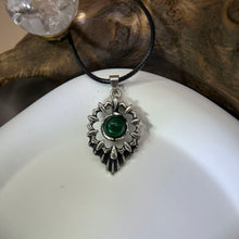 Load image into Gallery viewer, Malachite Pendant Necklace 孔雀石镶嵌吊坠项链
