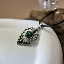 Load image into Gallery viewer, Malachite Pendant Necklace 孔雀石镶嵌吊坠项链
