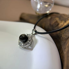 Load image into Gallery viewer, Golden Sheen Obsidian Pendant Necklace 金眼黑曜石镶嵌吊坠项链
