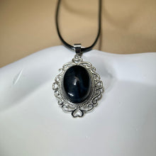 Load image into Gallery viewer, Blue Tiger&#39;s Eye Pendant Necklace 蓝色虎眼石镶嵌吊坠项链
