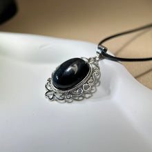 Load image into Gallery viewer, Blue Tiger&#39;s Eye Pendant Necklace 蓝色虎眼石镶嵌吊坠项链
