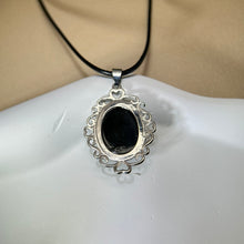 Load image into Gallery viewer, Blue Tiger&#39;s Eye Pendant Necklace 蓝色虎眼石镶嵌吊坠项链
