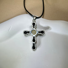 将图片加载到图库查看器，Golden Rutilated Quartz Skull Cross Pendant Necklace 金发晶水晶镶嵌骷髅头十字架吊坠项链
