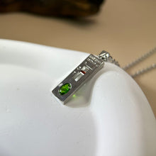 Load image into Gallery viewer, Chrome Diopside Pendant 透辉石镶嵌吊坠
