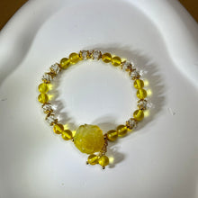 将图片加载到图库查看器，Amber Yellow Agate Blossom Beads Bracelet 金珀琥珀黄色盐源玛瑙牡丹花手串
