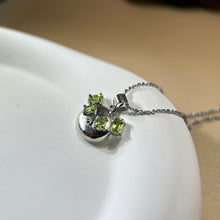 Load image into Gallery viewer, Peridot Monster Pendant 橄榄石镶嵌小怪兽吊坠
