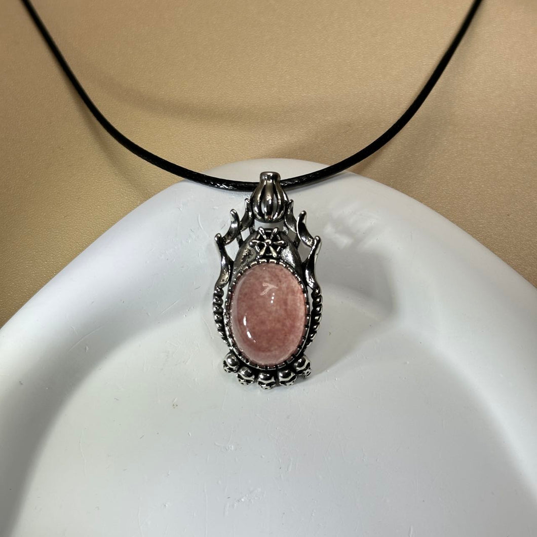 Red Strawberry Quartz Pendant Necklace 红色草莓晶镶嵌吊坠项链