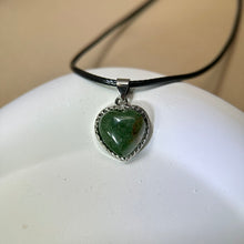 将图片加载到图库查看器，Green Strawberry Quartz Love Heart Pendant Necklace 绿色草莓晶爱心镶嵌吊坠项链
