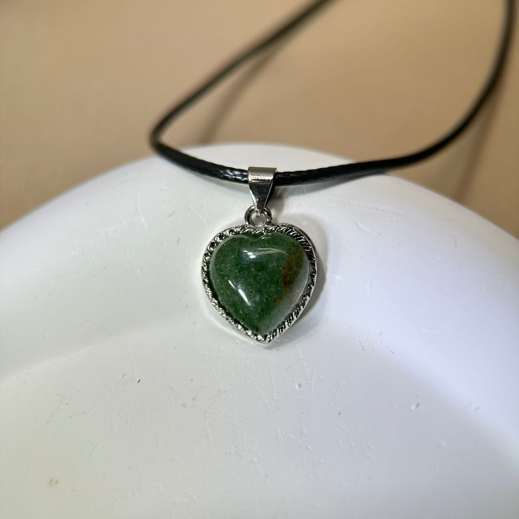 Green Strawberry Quartz Love Heart Pendant Necklace 绿色草莓晶爱心镶嵌吊坠项链