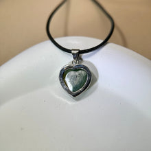 将图片加载到图库查看器，Green Strawberry Quartz Love Heart Pendant Necklace 绿色草莓晶爱心镶嵌吊坠项链
