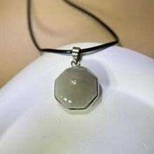 Load image into Gallery viewer, Grey Agate Pendant Necklace 灰色玛瑙吊坠项链
