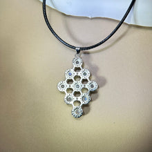 Load image into Gallery viewer, Moonstone Pendant Necklace 冰长石月光石镶嵌吊坠项链
